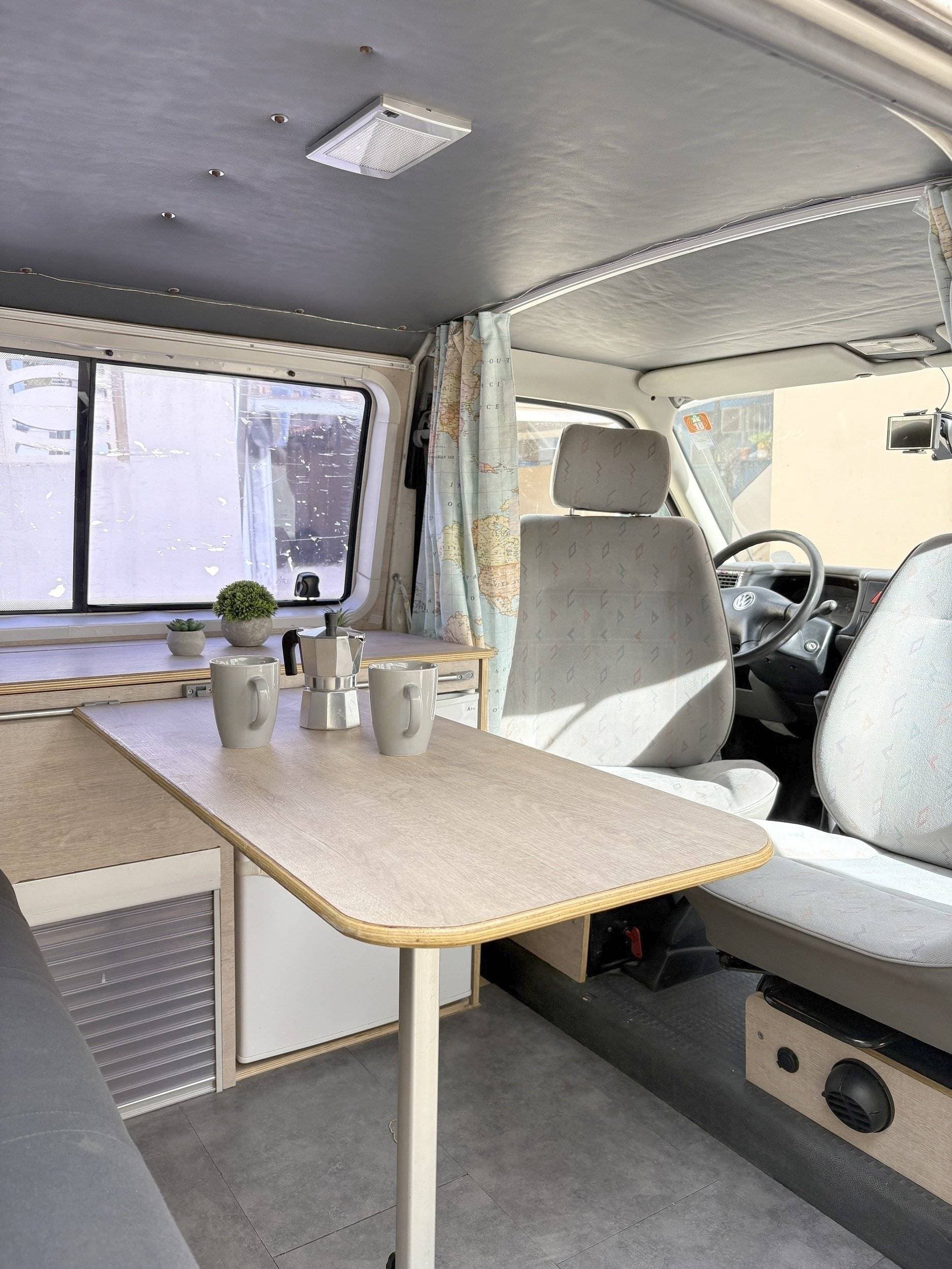 Volkswagen T4 2.4D (2000)